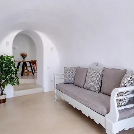Radiant Santorini Apartahotel 3*