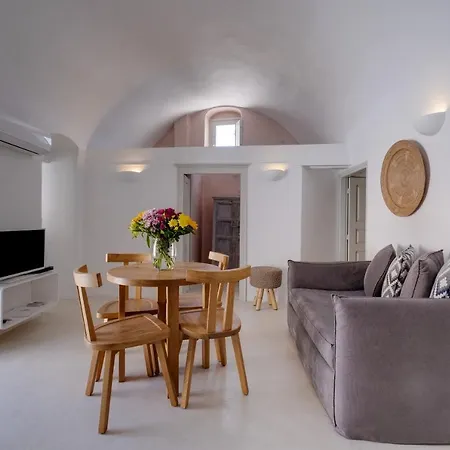 Radiant Santorini 3* Mesaria