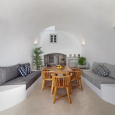 Radiant Santorini 3* Mesaria